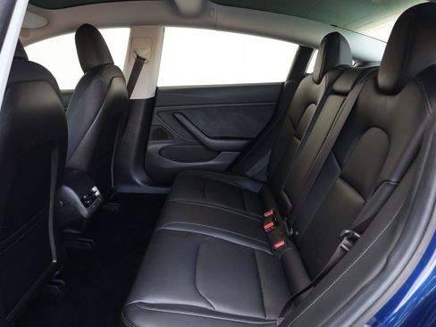 Used 2018 Tesla Model 3 Long Range RWD image 17