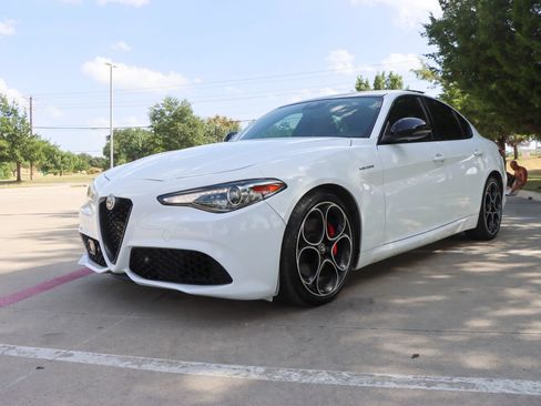 Used 2022 Alfa Romeo Giulia Veloce RWD image 3