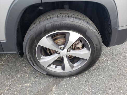 Used 2022 Jeep Cherokee Limited image 27