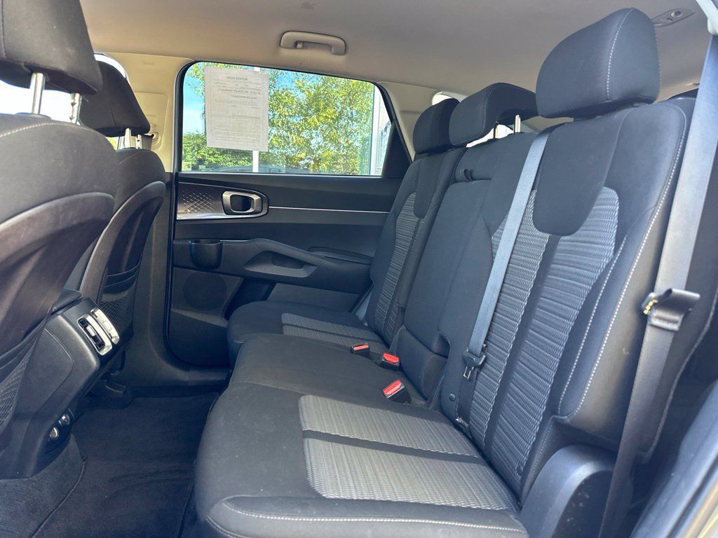 Used 2022 Kia Sorento LX FWD image 31