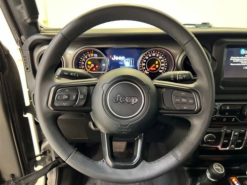 Used 2023 Jeep Gladiator Sport AWD/4WD image 19