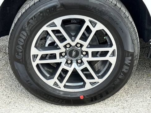 New 2026 Ford Expedition Active RWD image 9