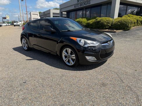 Used 2017 Hyundai Veloster Value Edition image 21