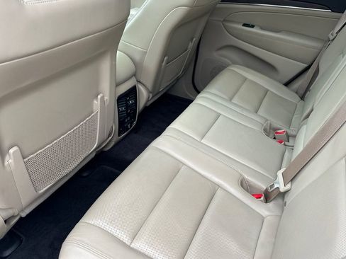 Used 2017 Jeep Grand Cherokee Limited w/ Luxury Group II image 12