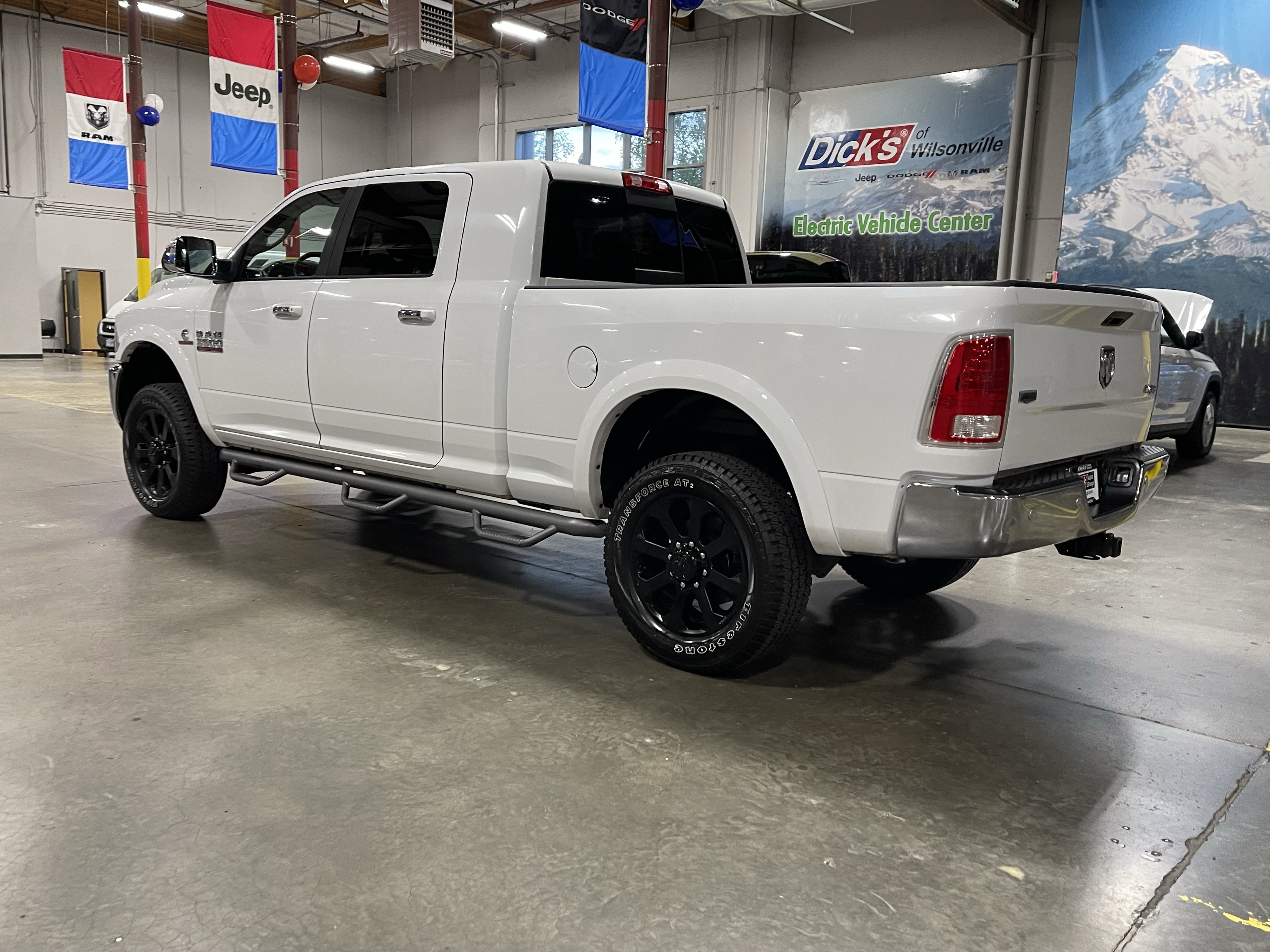 Used 2016 RAM 3500 Laramie w/ Convenience Group AWD/4WD image 3