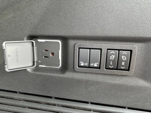 New 2026 GMC Yukon XL AT4 w/ LPO, Floor Liner Package AWD/4WD image 22