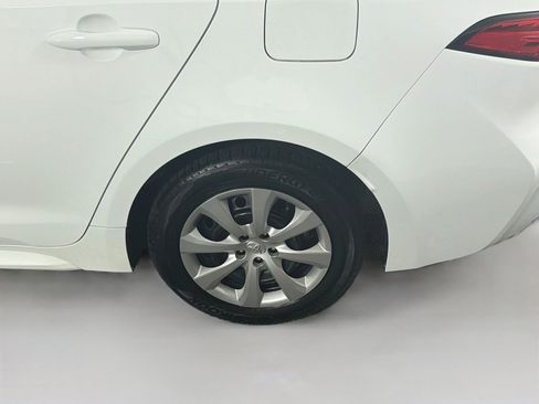 Used 2025 Toyota Corolla LE FWD image 11