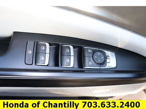 Used 2024 Kia Carnival LX FWD image 21