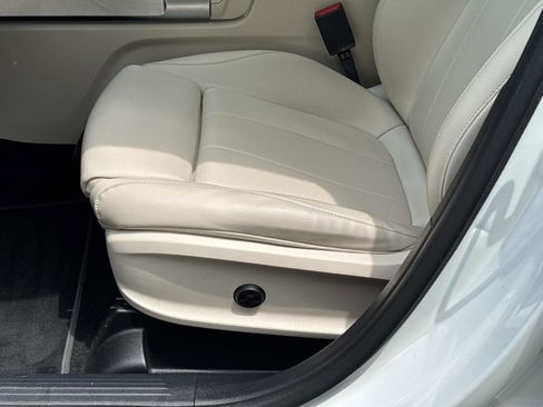 Used 2022 Mercedes-Benz GLB 250 4MATIC w/ Premium Package Lite image 21