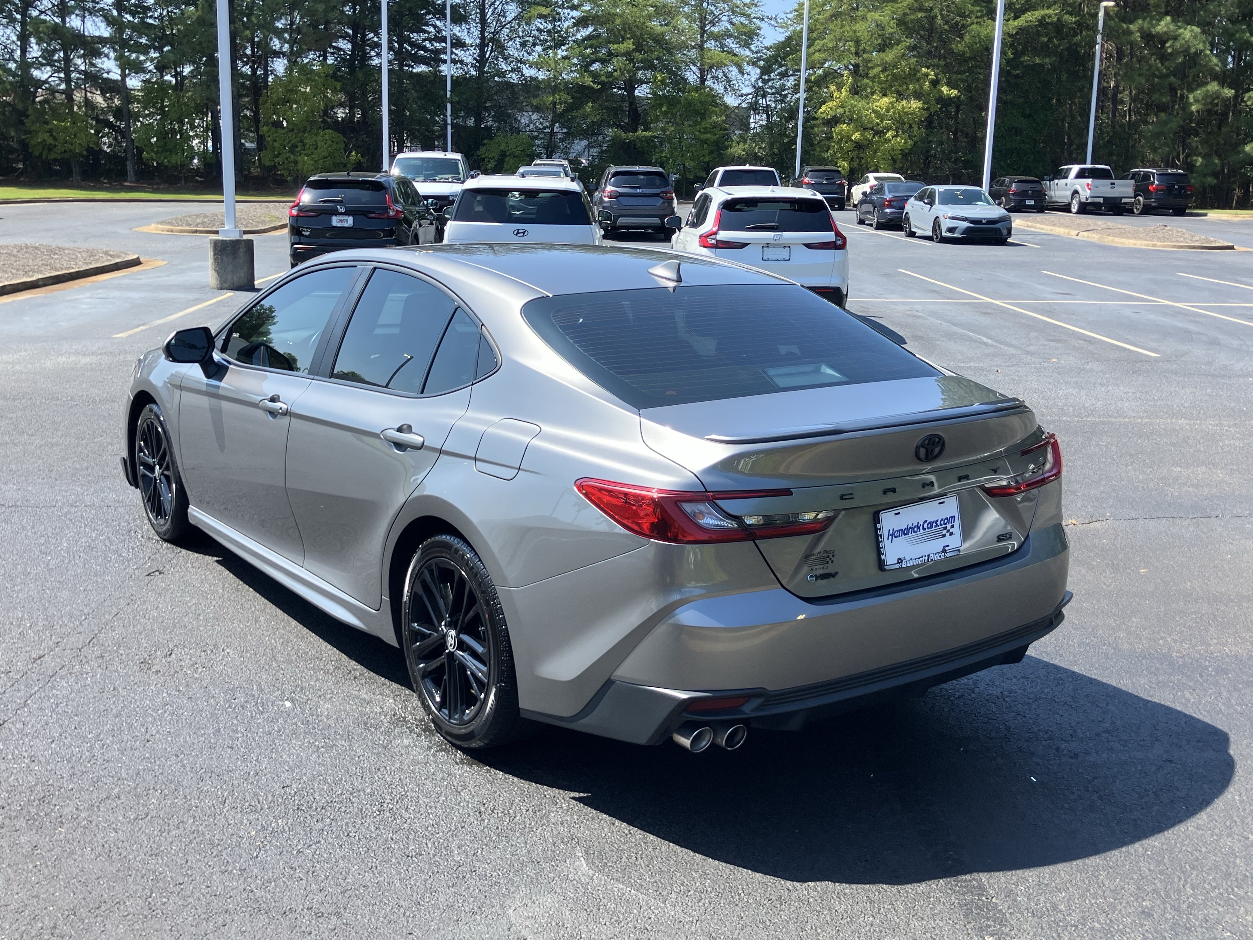 Used 2025 Toyota Camry SE FWD image 8
