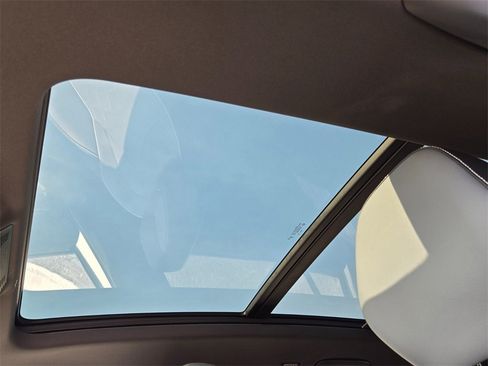 New 2026 Volkswagen Tiguan SEL R-Line image 9