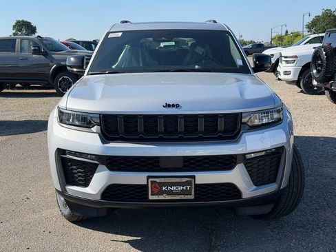 New 2026 Jeep Grand Cherokee L Limited w/ Limited Altitude Package AWD/4WD image 3