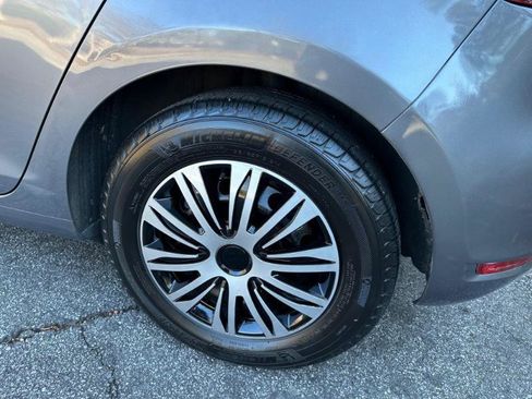 Used 2011 Volkswagen Golf 4-Door image 10