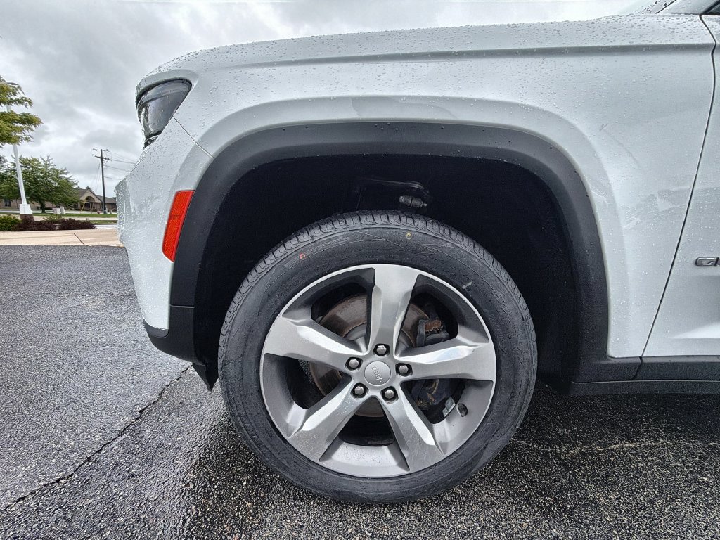Used 2021 Jeep Grand Cherokee L Limited AWD/4WD image 17