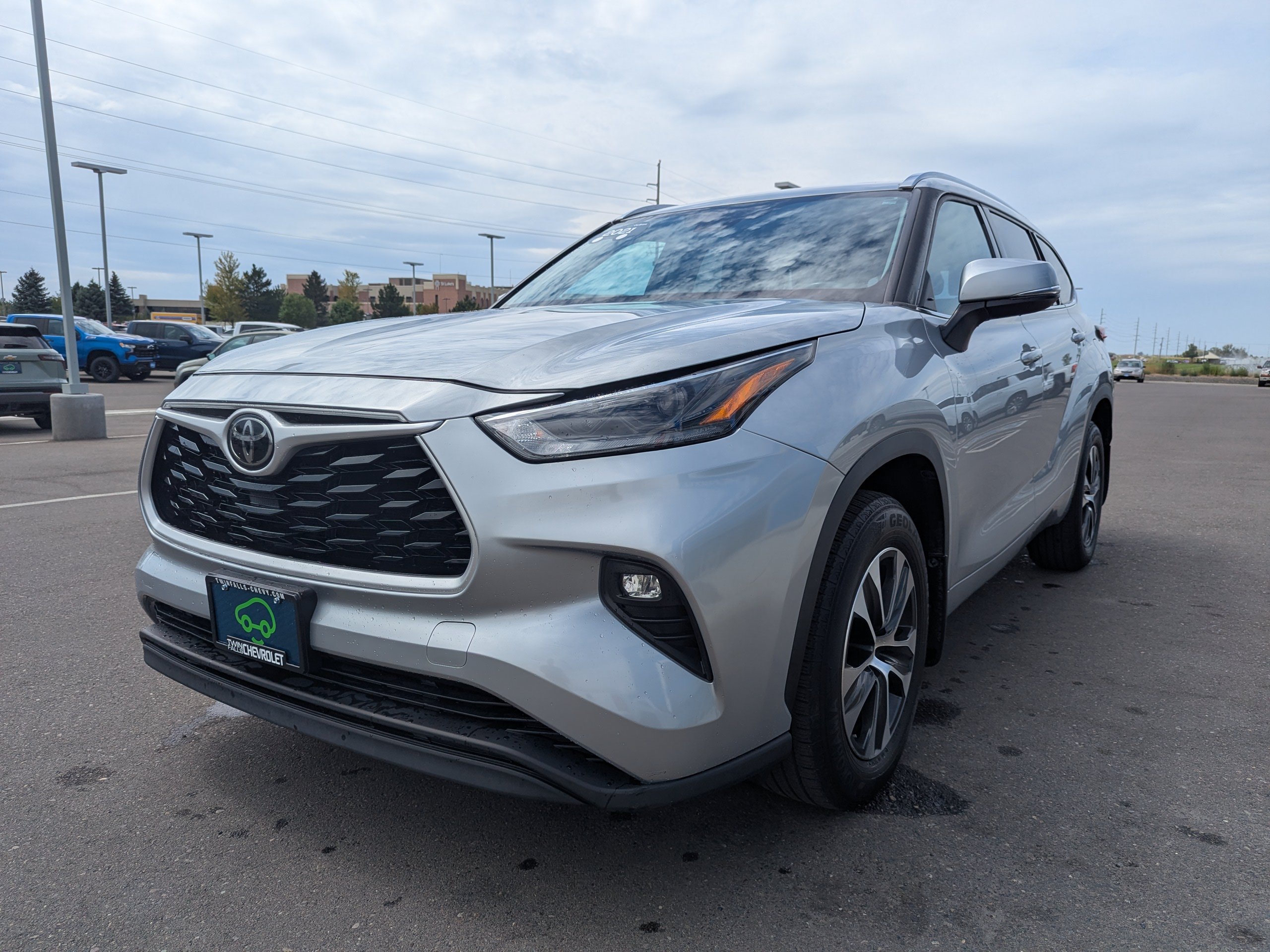 Used 2021 Toyota Highlander XLE AWD/4WD image 6