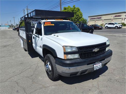 Used 2004 Chevrolet Silverado 3500 2WD Regular Cab w/ Heavy-Duty Power Package image 2