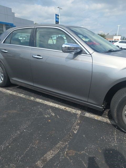 Used 2011 Chrysler 300 C RWD image 3
