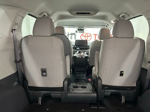 Used 2024 Toyota Sienna LE image 17