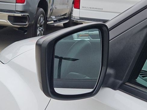 Used 2023 Nissan Kicks S FWD image 19