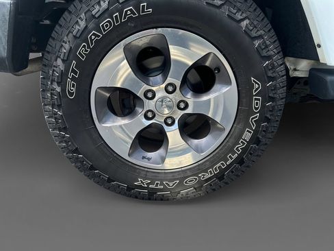 Used 2016 Jeep Wrangler Sahara w/ Connectivity Group AWD/4WD image 10