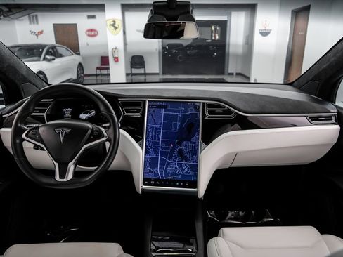 Used 2017 Tesla Model X 75D AWD/4WD image 16