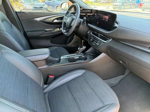 Used 2025 Buick Envista Preferred w/ Convenience II Package FWD image 24