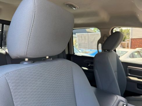 Used 2017 RAM 1500 Classic SLT AWD/4WD image 16