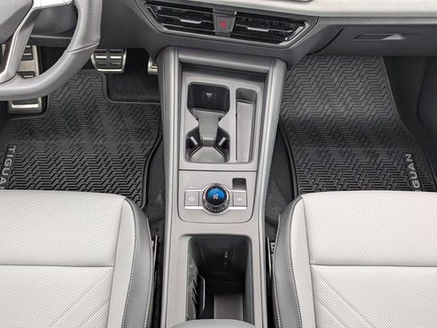 New 2026 Volkswagen Tiguan SE R-Line FWD image 18