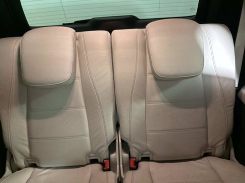Used 2024 Mercedes-Benz GLS 450 4MATIC image 14