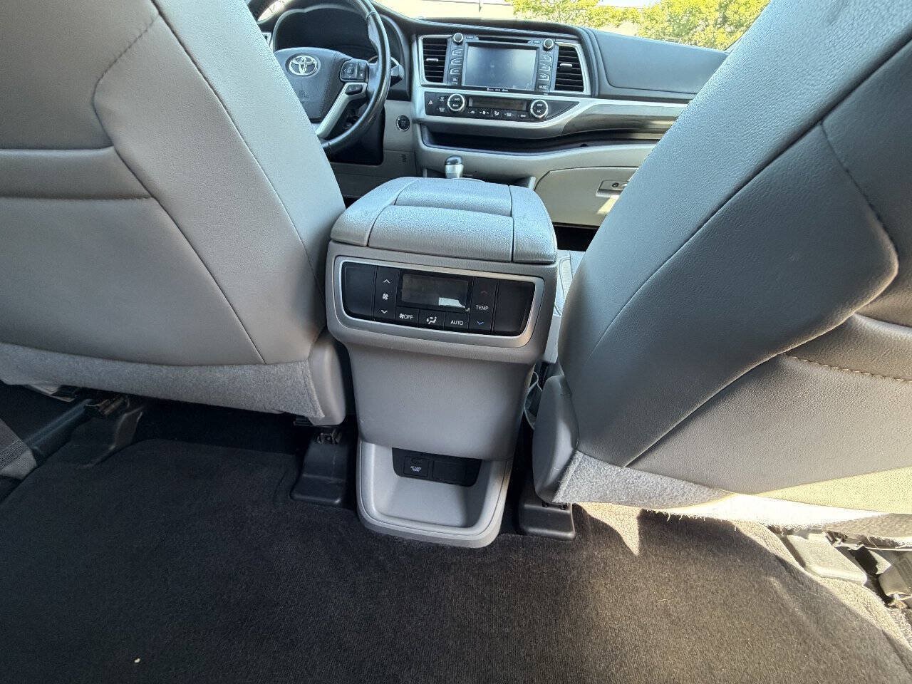 Used 2018 Toyota Highlander Limited FWD image 18