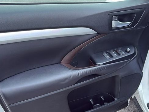 Used 2016 Toyota Highlander XLE image 22