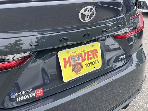 Used 2025 Toyota Camry SE w/ Convenience Package FWD image 18