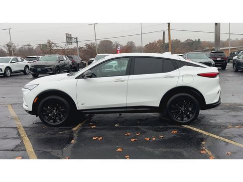 Certified 2025 Buick Envista Sport Touring image 5