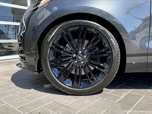 New 2026 Land Rover Range Rover Velar Dynamic SE image 12