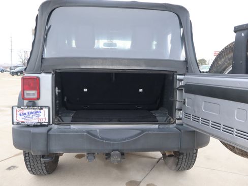 Used 2018 Jeep Wrangler Sport AWD/4WD image 23