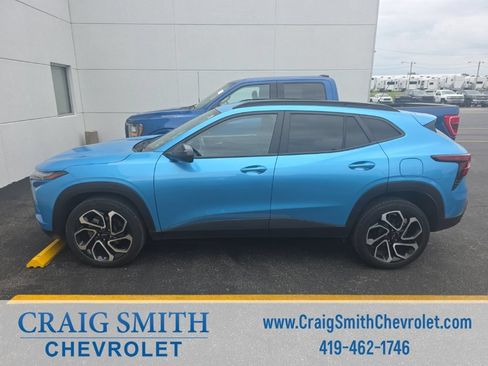 Used 2025 Chevrolet Trax RS w/ Driver Confidence Package FWD image 9