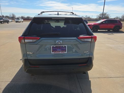 Used 2023 Toyota RAV4 XLE Premium image 6