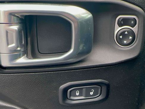 Used 2024 Jeep Wrangler Unlimited AWD/4WD image 14