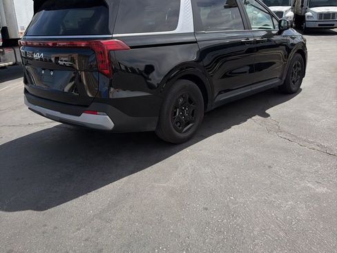 Used 2025 Kia Carnival LXS image 6