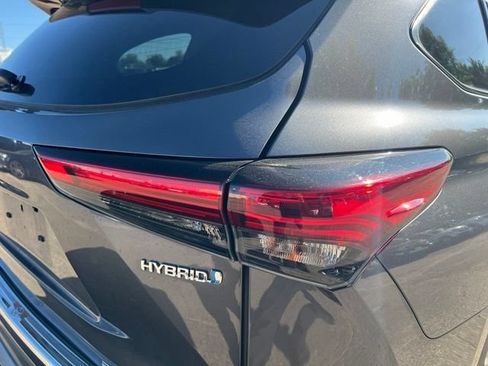 Used 2022 Toyota Highlander Platinum AWD/4WD image 12