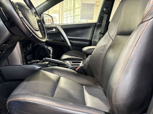 Used 2016 Toyota RAV4 SE image 11