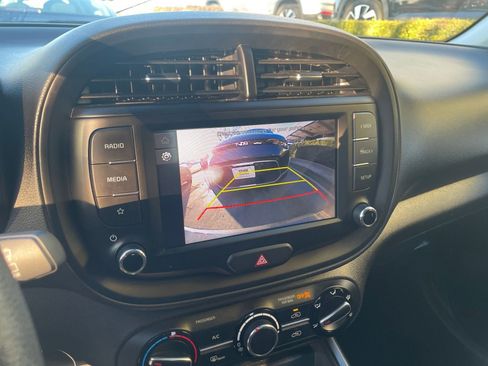 Used 2025 Kia Soul LX w/ LX Technology Package image 17