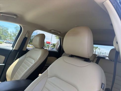 Used 2019 Ford Edge SEL w/ Equipment Group 201A FWD image 12