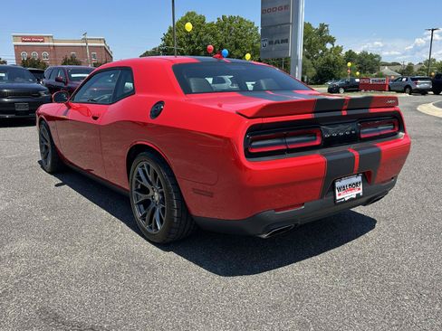 Used 2016 Dodge Challenger SRT RWD image 5