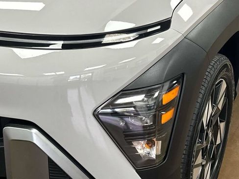 Used 2025 Hyundai Kona SEL FWD image 9