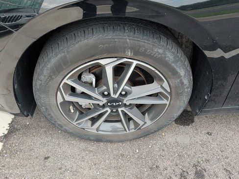 Used 2022 Kia Forte LXS FWD image 8