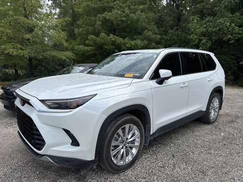 Used 2024 Toyota Grand Highlander AWD image 1