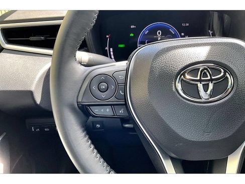 Used 2025 Toyota Corolla SE w/ SE Premium Package AWD/4WD image 18