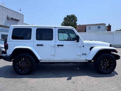 Certified 2025 Jeep Wrangler Unlimited Sahara w/ Safety Group AWD/4WD image 8