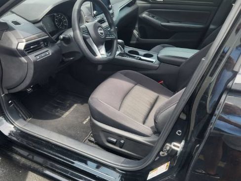 Used 2025 Nissan Altima 2.5 SV FWD image 8